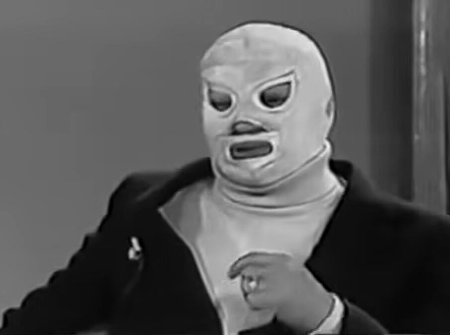 NIKADA NIJE OTKRIO LICE, A KADA JE PRVI PUT SKINUO MASKU UMRO JE! Neverovatna priča o misterioznom superheroju koga je narod obožavao!