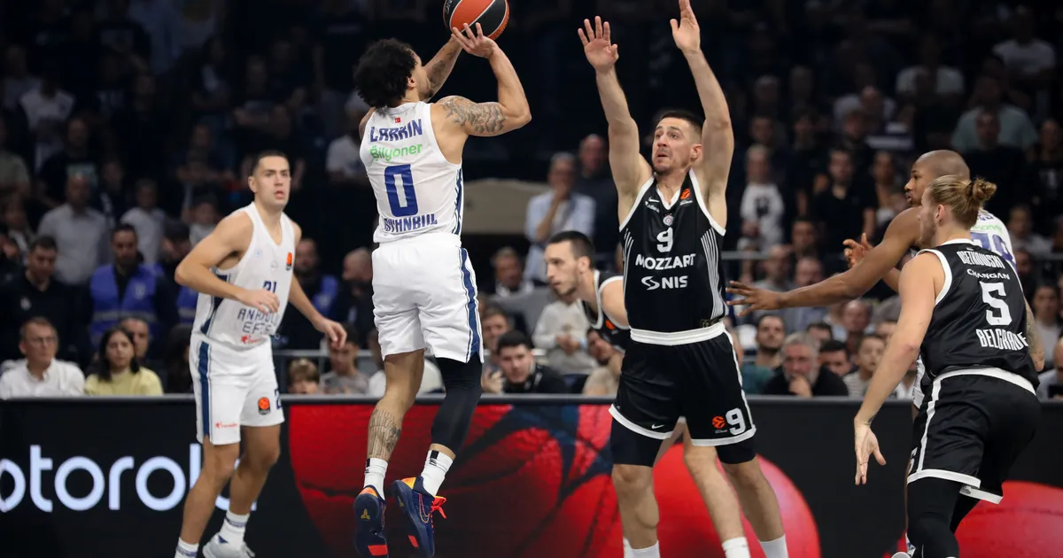 Zvezda dobila ozbiljnog konkurenta u borbi za potpis Šejna Larkina, Efes želi to da spreči