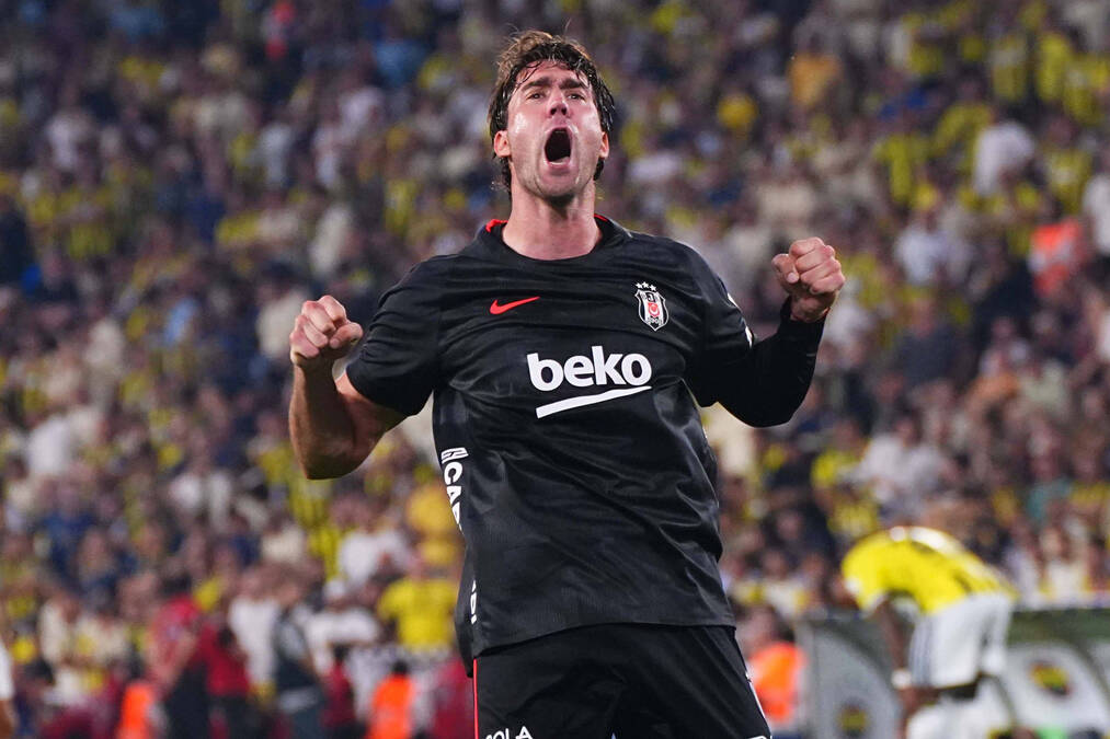 AKO JE OVO VLAHOVIĆ NA 50 ODSTO, ŠTA NAS TEK ČEKA?! Srbin rešio veliki derbi, pa šokirao priznanjem!