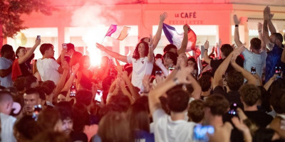 Jeziva tragedija tokom proslave Francuza: Tinejdžerka pala sa kamiona, a potom je vozilo pregazilo
