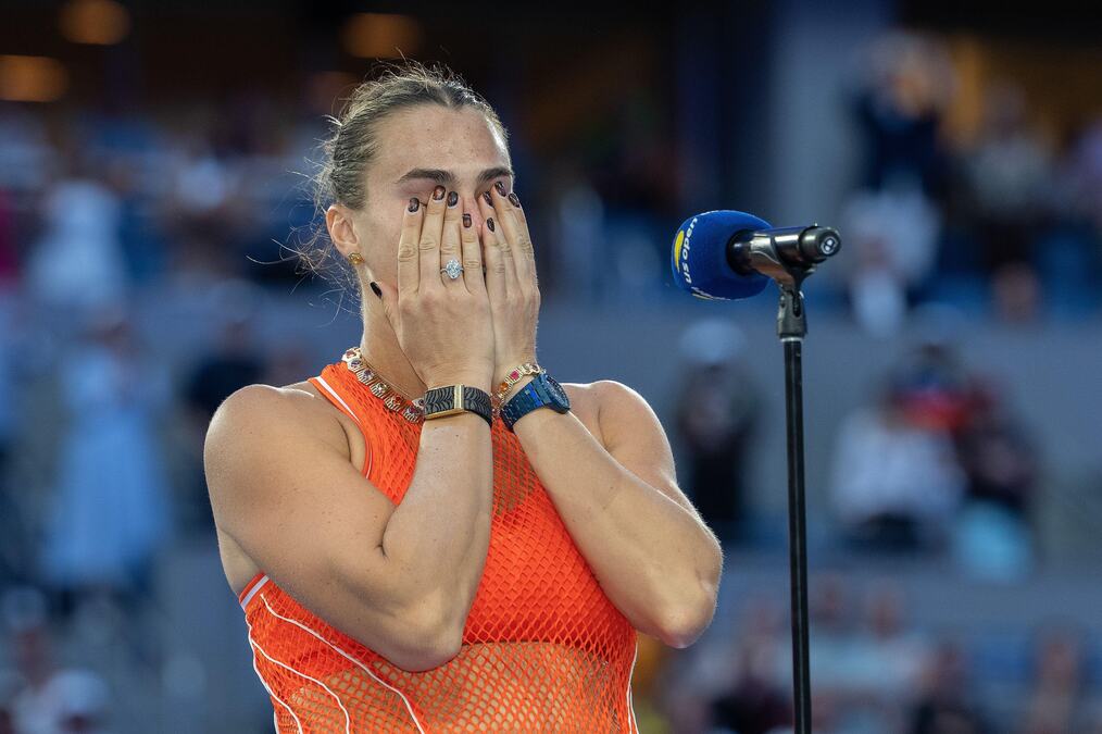 "NE ŽELIM OVO DA RADIM..." - SABALENKA U SUZAMA! Jedva održala govor posle bolnog poraza u finalu! (VIDEO)