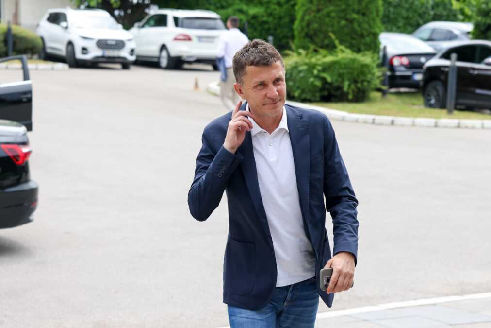 SAŠA ILIĆ SE VRATIO U HUMSKU! Crno-beli predstavljaju novog trenera! Pratite uživo promociju na stadionu Partizana