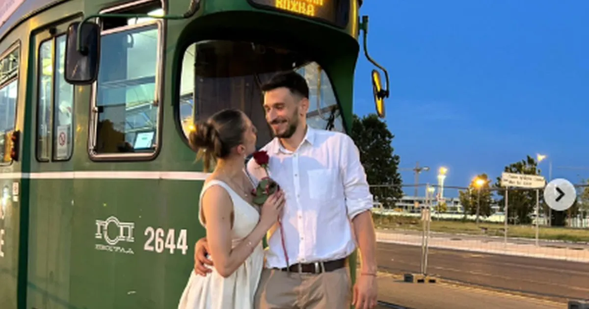 Srpkinja je kapiten Francuske, a on nastupa za Orlove, posle venčanja im je vožnja tramvajem promenila život