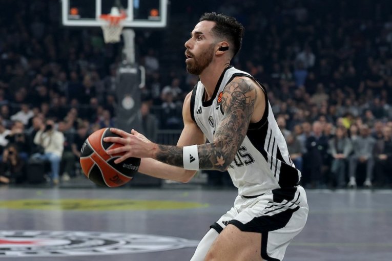 VILDOZA IZLUDEO I DELIJE I GROBARE! Evo kako su navijači odreagovali na njegovo predstavljanje u Partizanu!