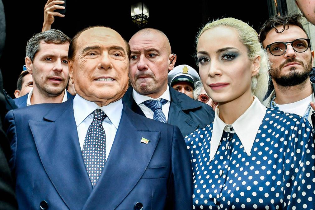 IGRAČE ČAŠĆAVAO PROSTITUTKAMA, A IBRU ŠUTNUO ZBOG DUGONOGE CICE! Napravio svetskog giganta, a Dejo je bio njegov ljubimac! Na mečeve vodio 54 godine mlađu ženu