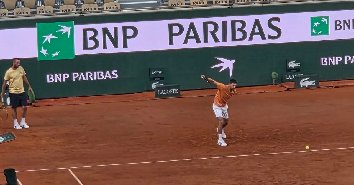 Novak Đoković održao trening pred start na Rolan Garosu, promenio odluku u poslednji čas i razočarao navijače