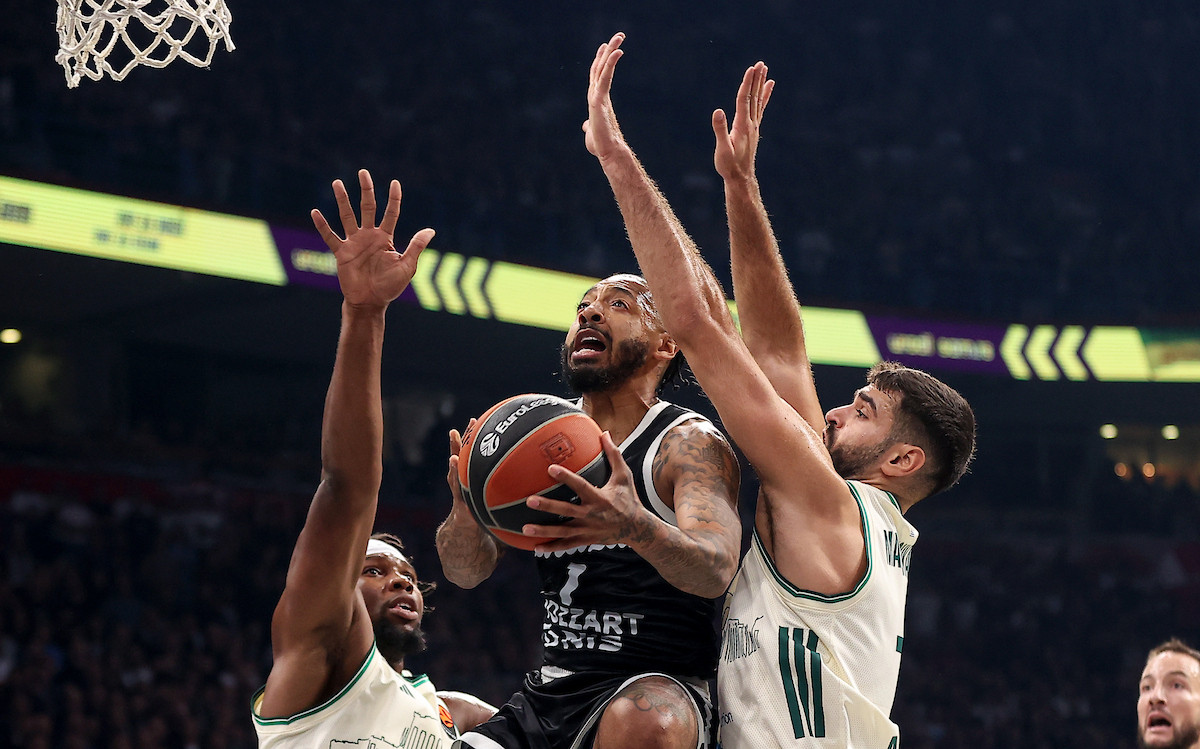 POLUVREME - Partizan stegnut u napadu, Pajola u problemu sa faulovima